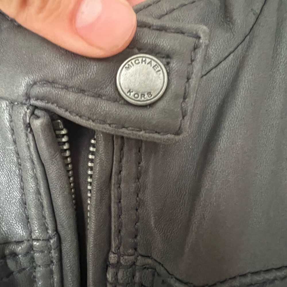 Leather jacket - Picture 2 of 7